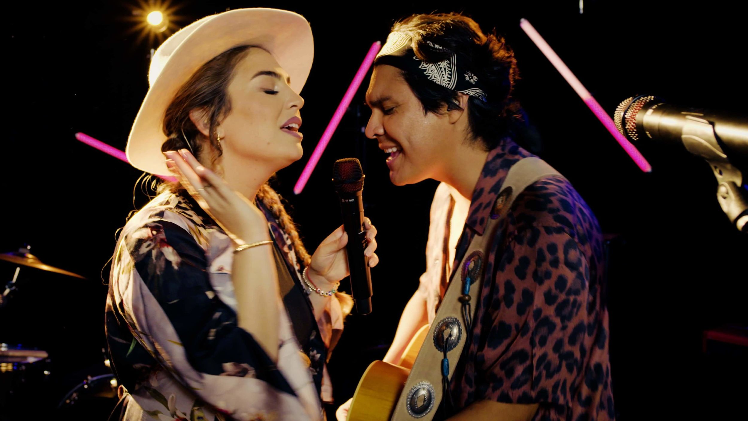 Periko & Jessi Leon performing their song.