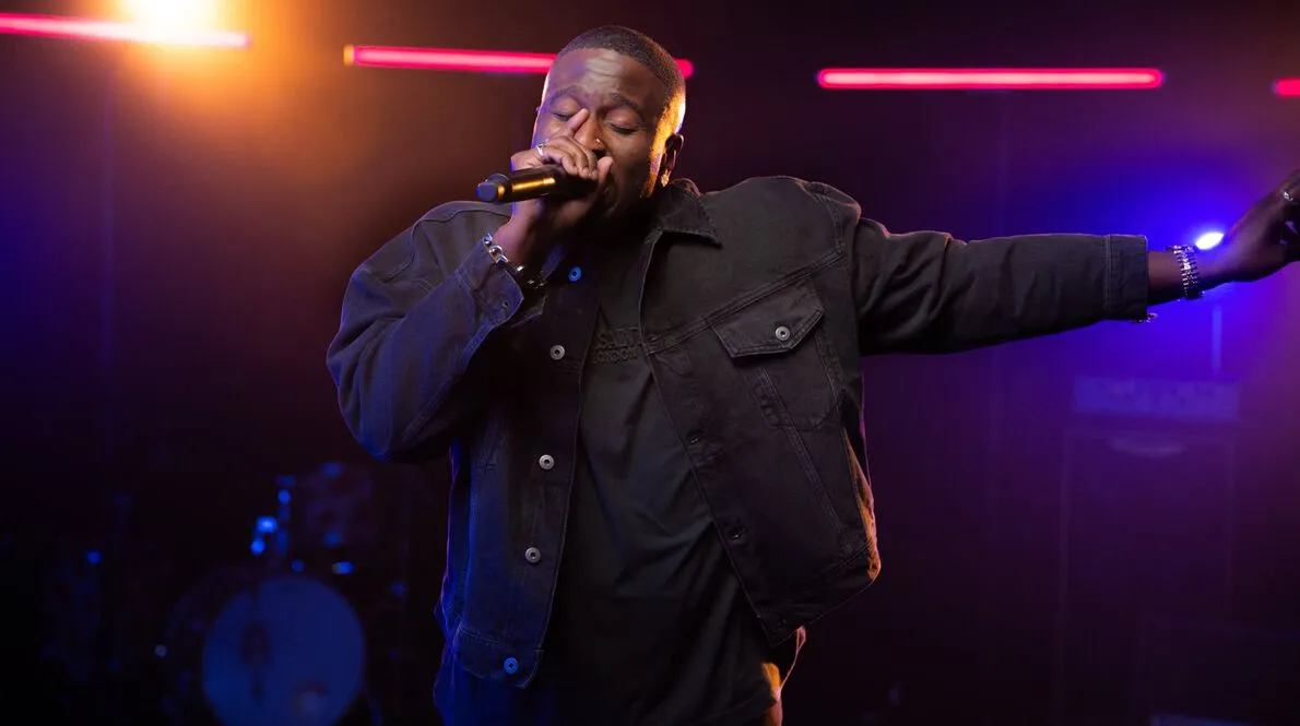 Ben Reilly singing into a microphone