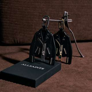 レザージャケットチャームプレゼント